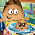 Baby Pou no banheiro