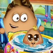 Baby Pou no banheiro em COQUINHOS